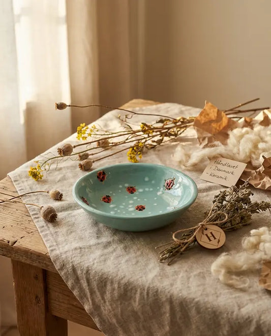 Lav skål med mariehøns