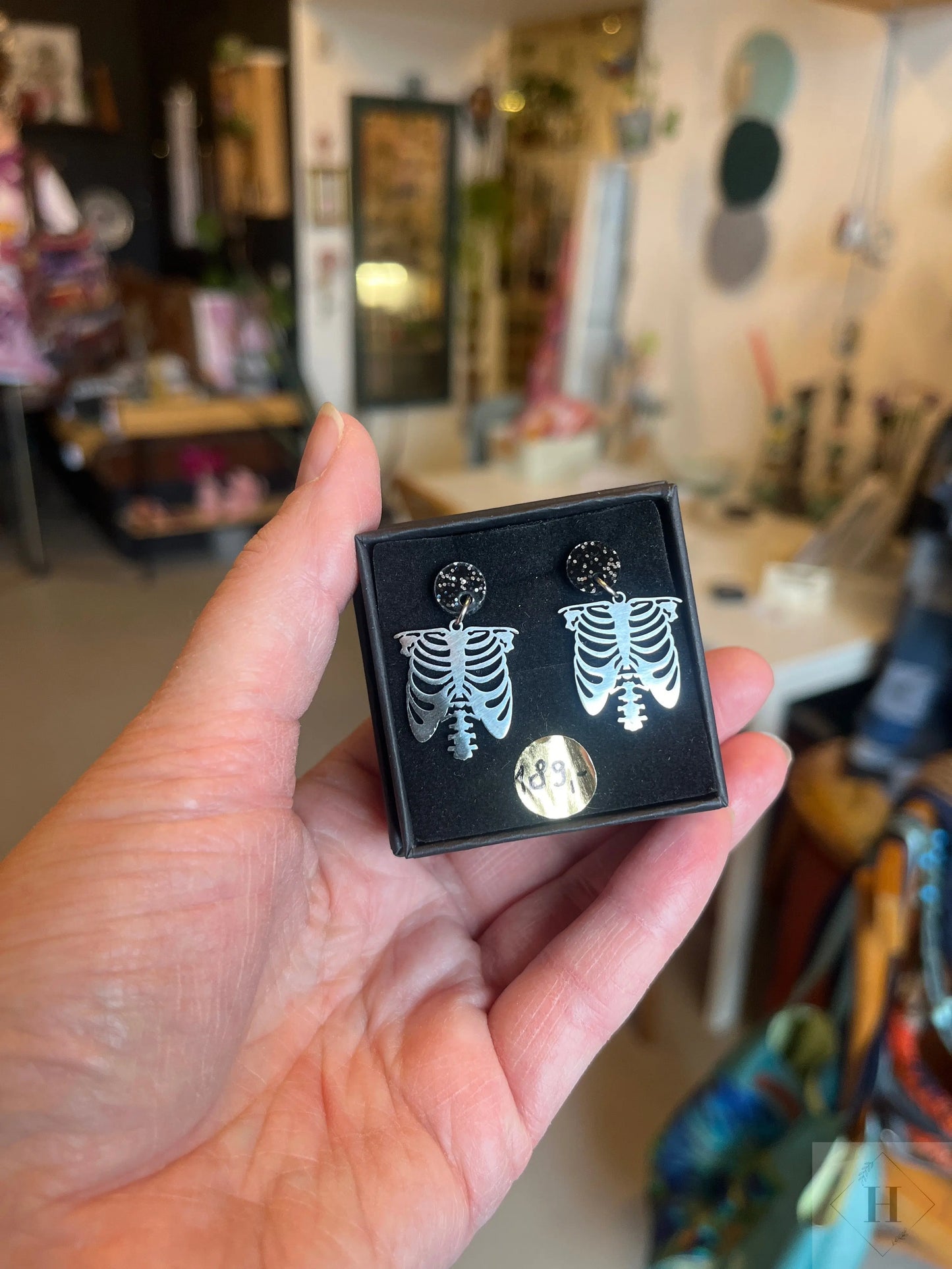 Silver Ribcage Creatrivi