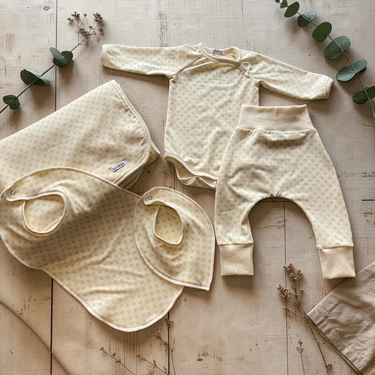 Baby sæt body og bukser creme firkløver str. 62 håndlavet dansk gave | Louifax