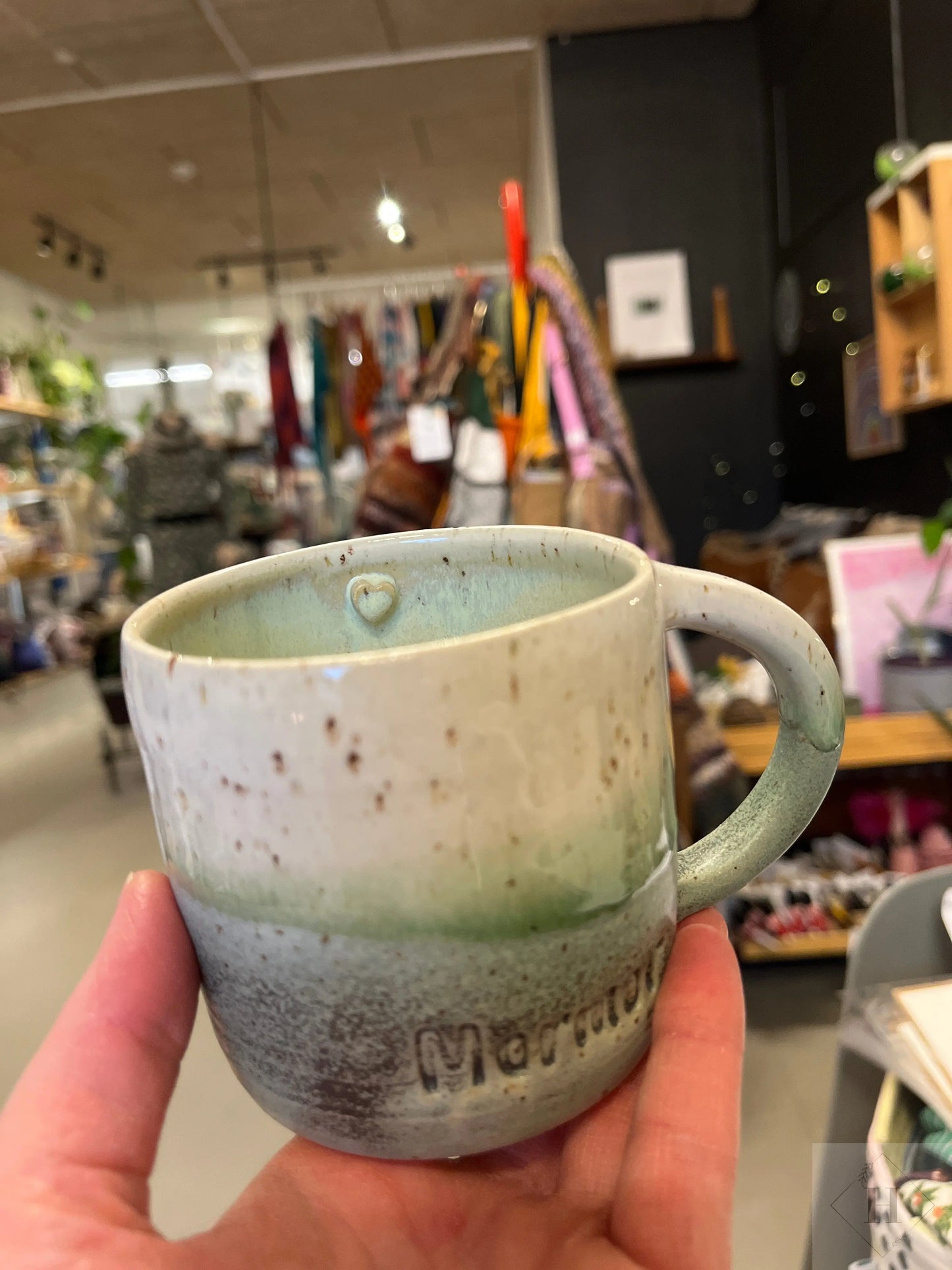 Krus med hank - Mormor (blågrøn) Clay by Hornstrup