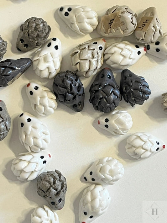 Lommesvin - pindsvin i keramik Håndlavet af