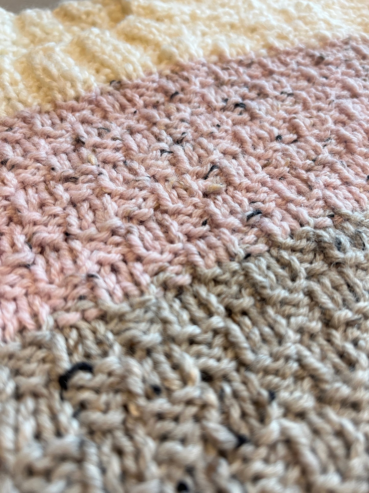 Strikket trøje i grå og rosa - Uld/akryl blanding