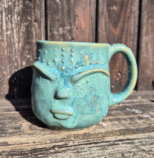 Krus med ansigt – Gaia, Blågrøn | RG Ceramic