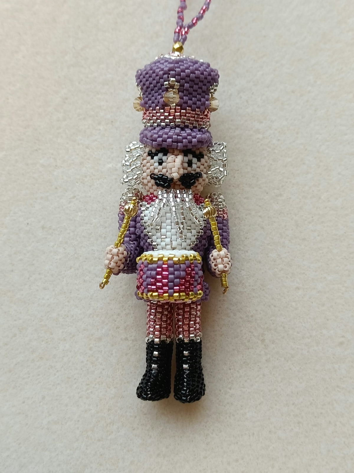Nøddeknækker i Miyuki-perler til juletræet | Sara Engel