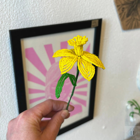 Håndlavet blomst i glasperler - påskelilje Kaimers krea