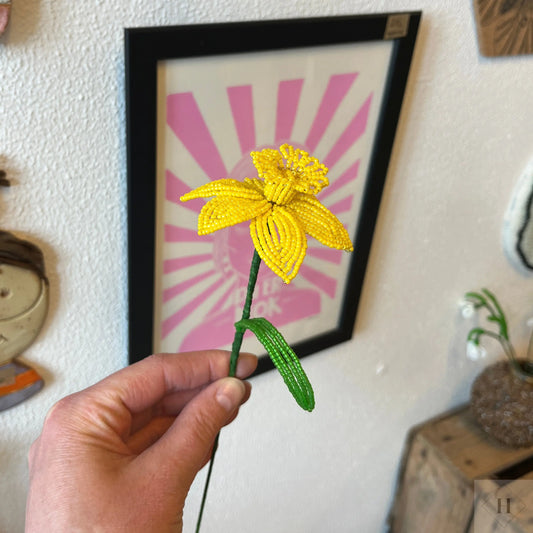 Håndlavet blomst i glasperler - påskelilje (glimmer) Kaimers krea