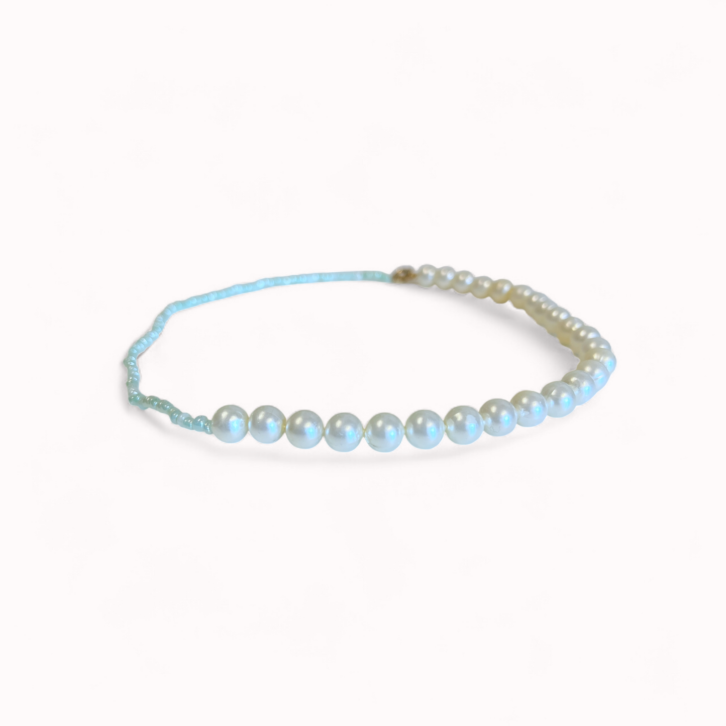 Halskæde i mint glasperler og voksperler By Victoria Juul