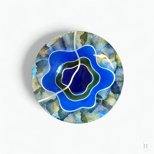 Stort glasfad - blå/grønne nuancer Granlund glaskunst