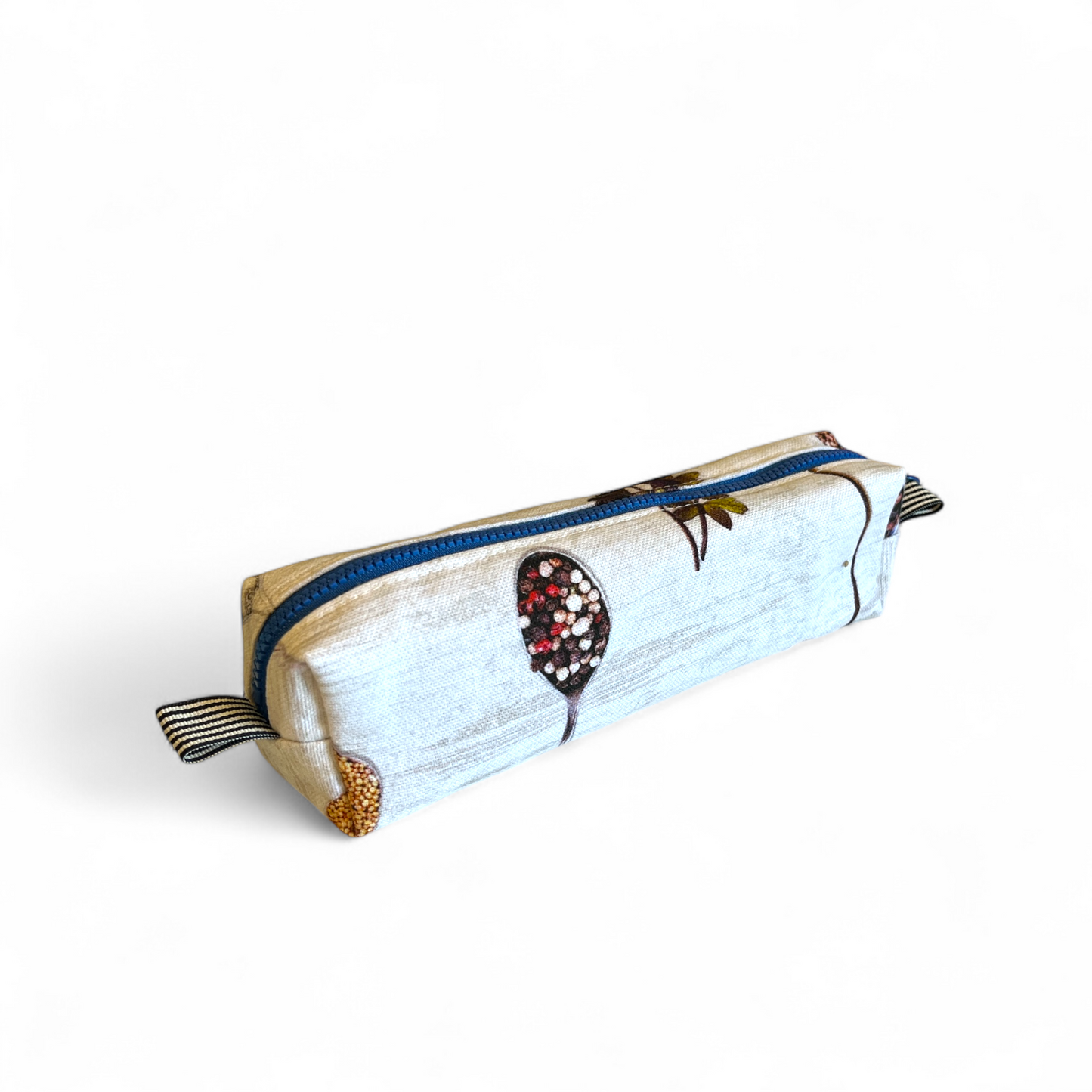 Penalhus – Blomster og blå lynlås Jnortheved