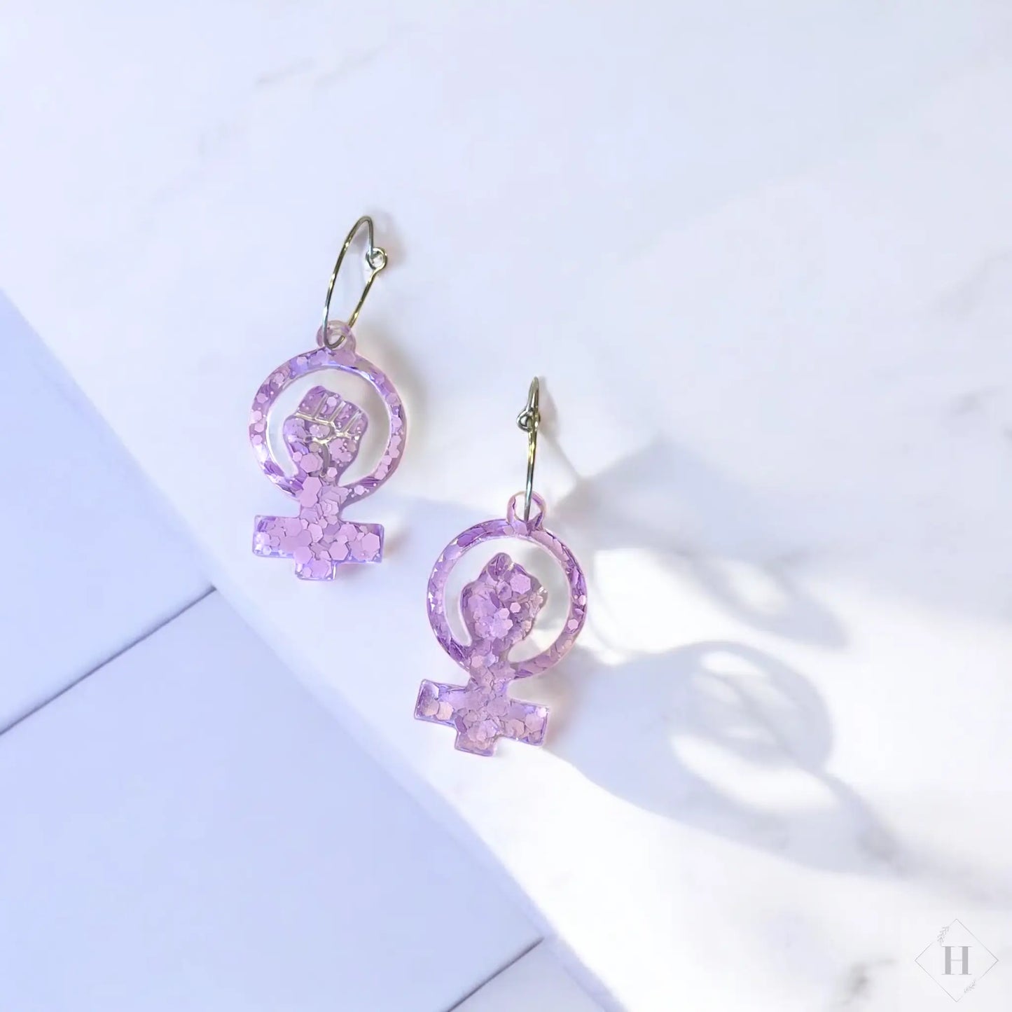 Kvindetegn fist - lilla Creatrivi