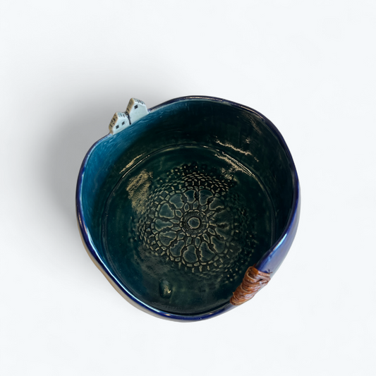 Keramik skål med dekoration af pileflet Lisbeth Børglum