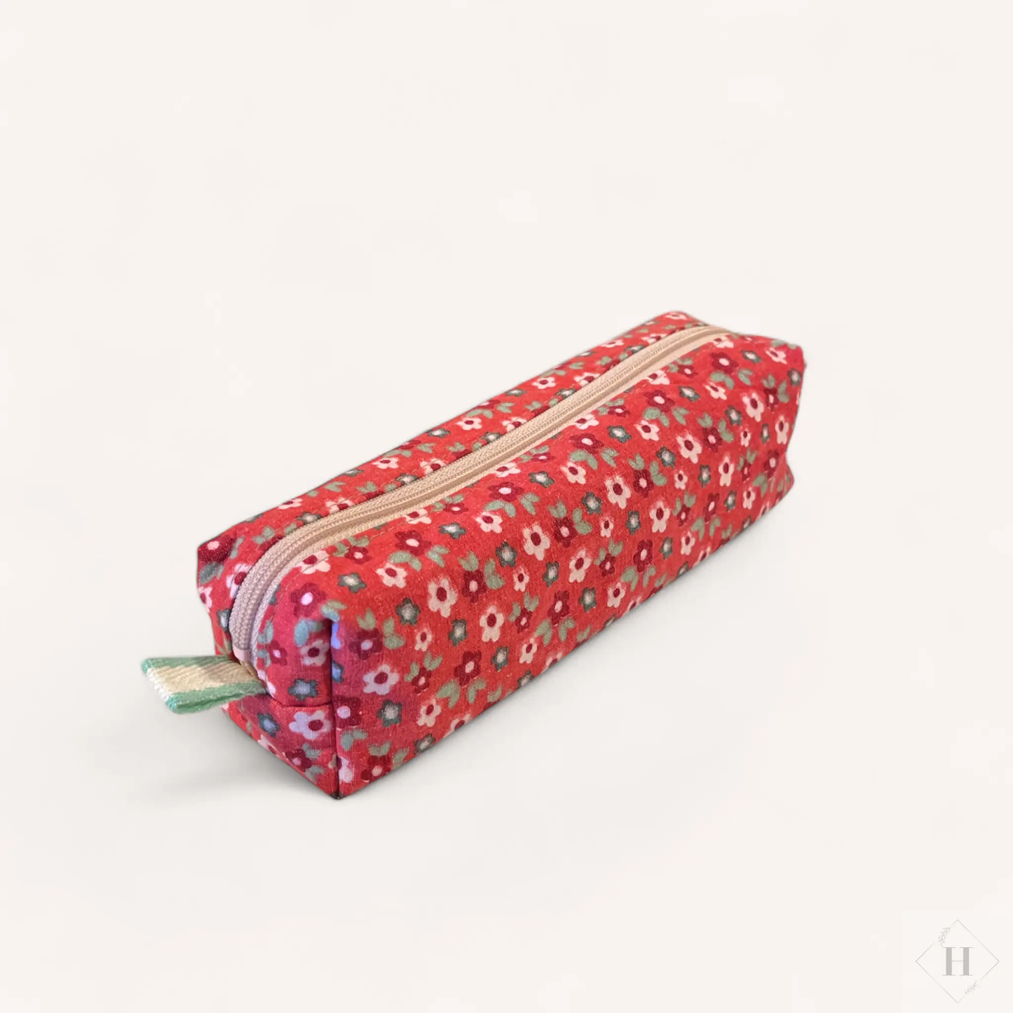 Penalhus – røde blomster Jnortheved