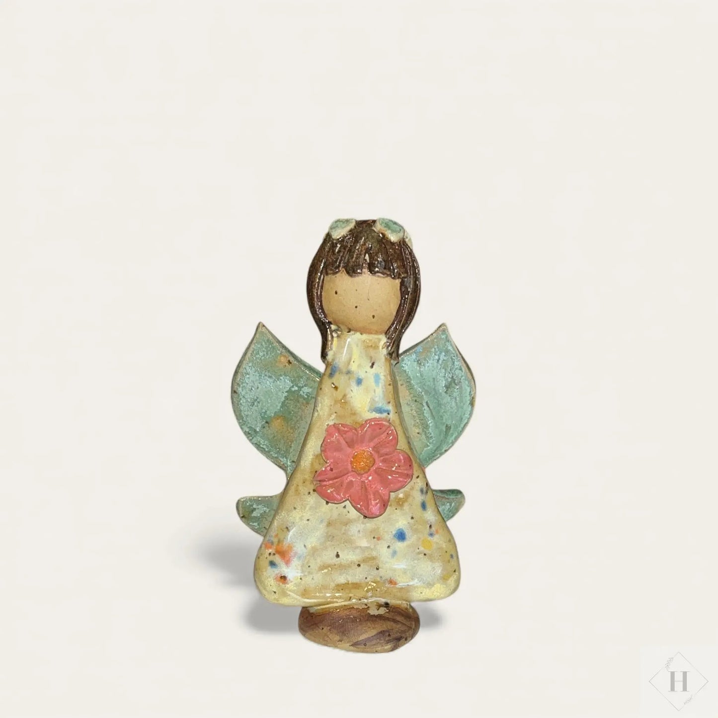 Engel i keramik - spættet gul med blomst. Charlottes Clayground