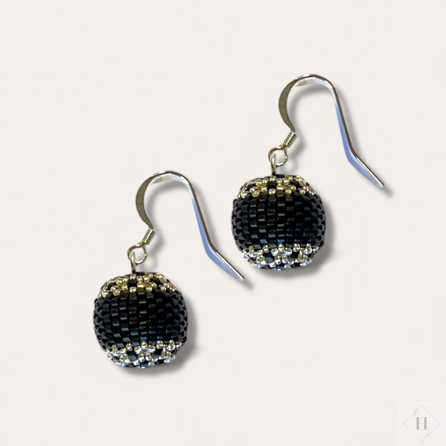 Håndlavede Miyuki Perle Øreringe - Sort & Sølvfarvet Sara Engel