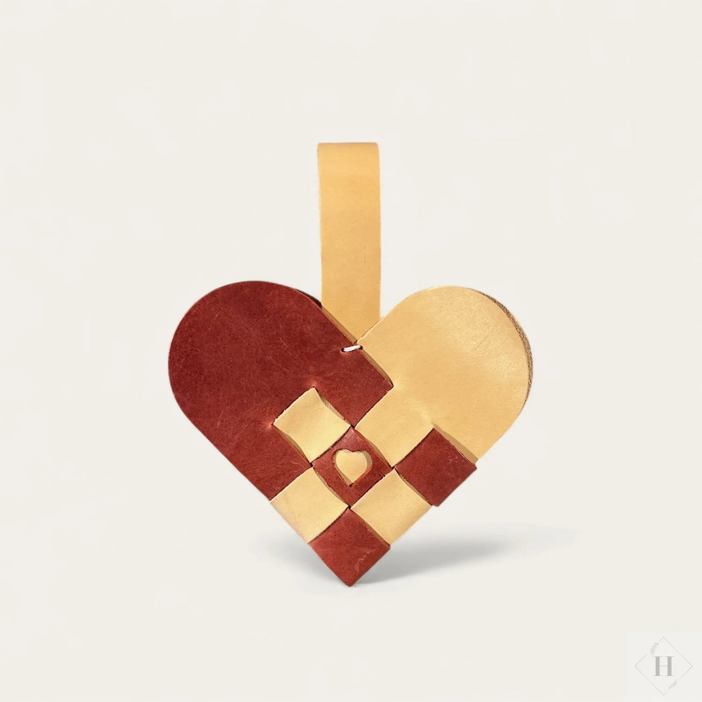 Flettet hjerte i læder - natur/rødbrun Unika Nord