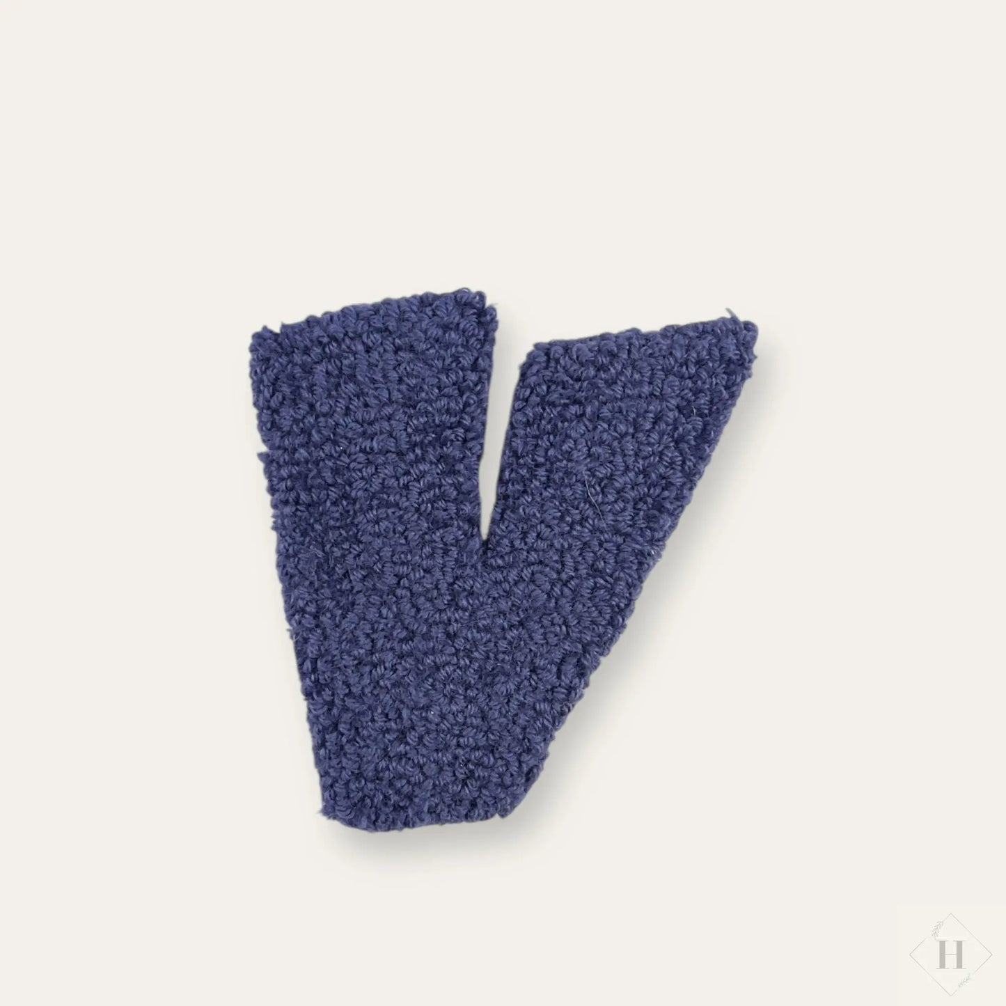 Håndlavet Tuftet Bogstav 14 cm - Personlig Væg Dekoration (V) Flair