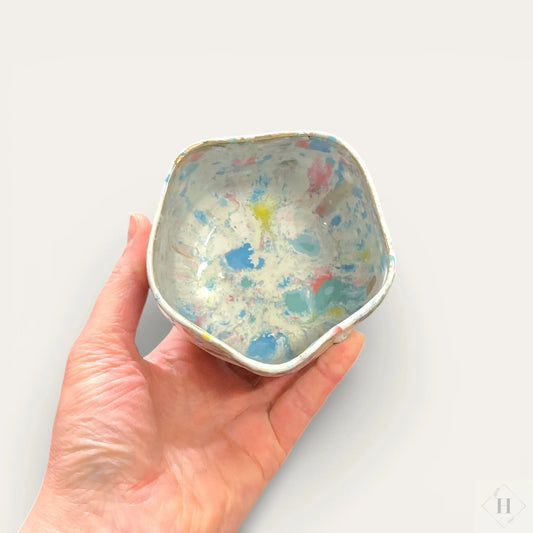 Krus uden hank - konfetti (bølget) By Victoria Juul