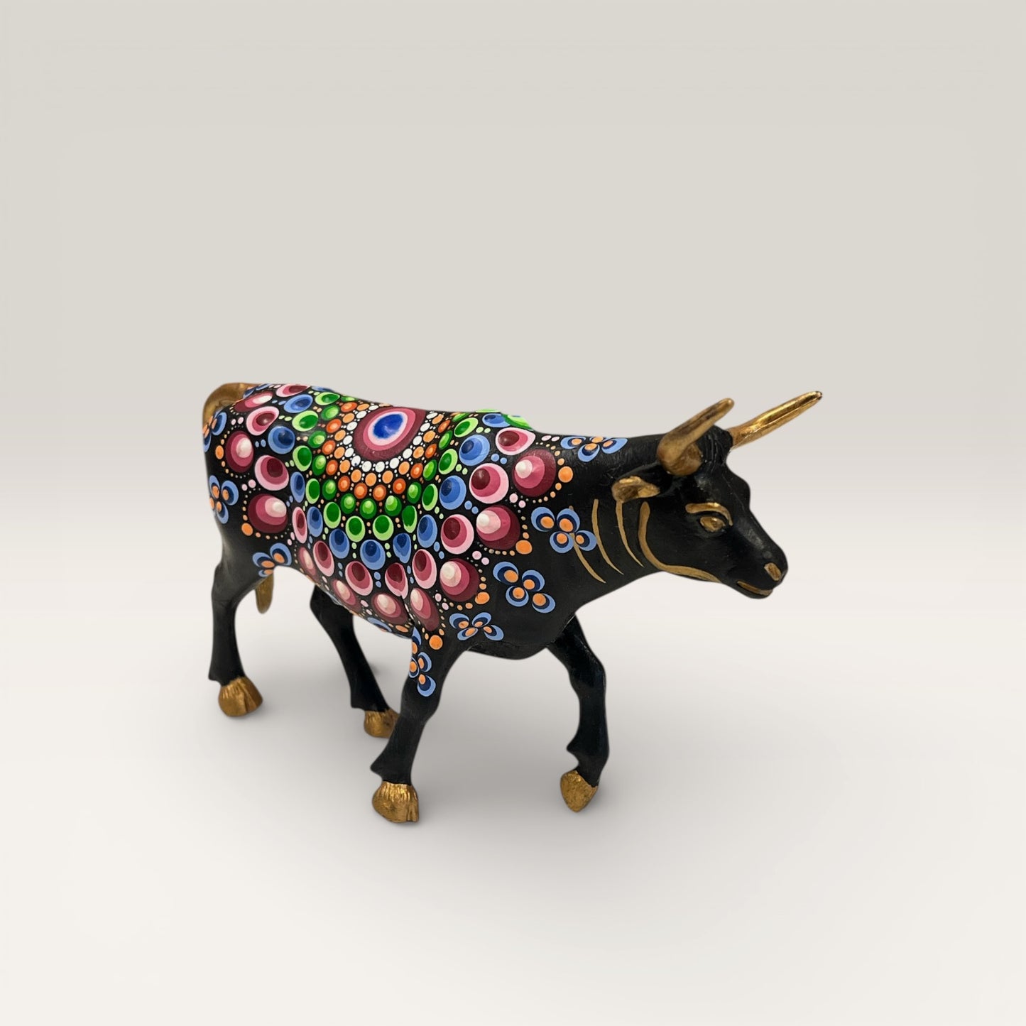 Dotart Malet Tyr - Genbrugs Figur Hånddekoreret