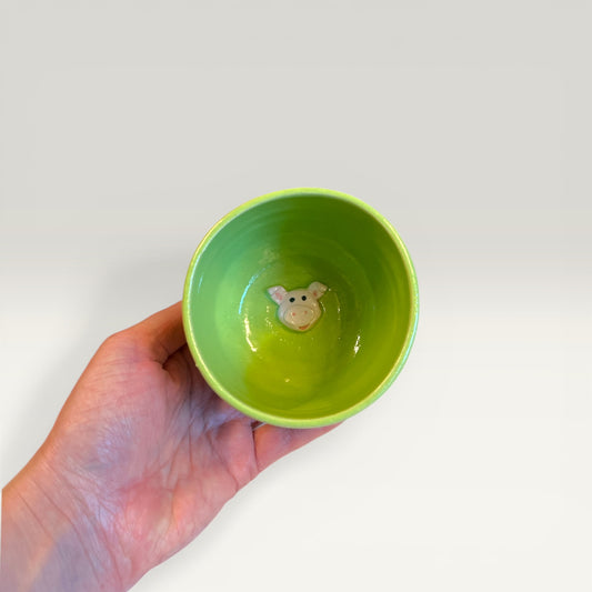 Skål med lille gris indeni