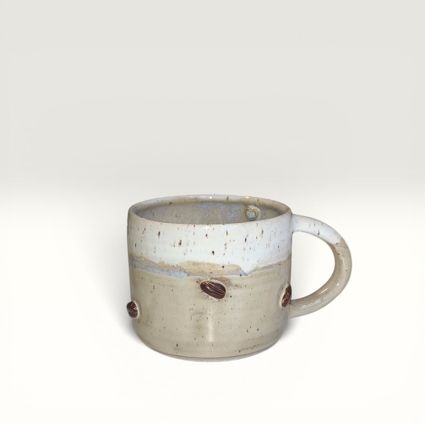 Håndlavet keramik krus med hank - Kaffebønne design