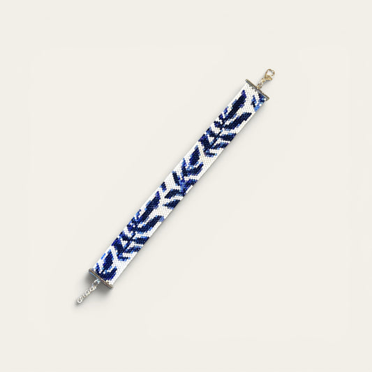 Armbånd i miyukiperler – Blå blade | Sara Engel