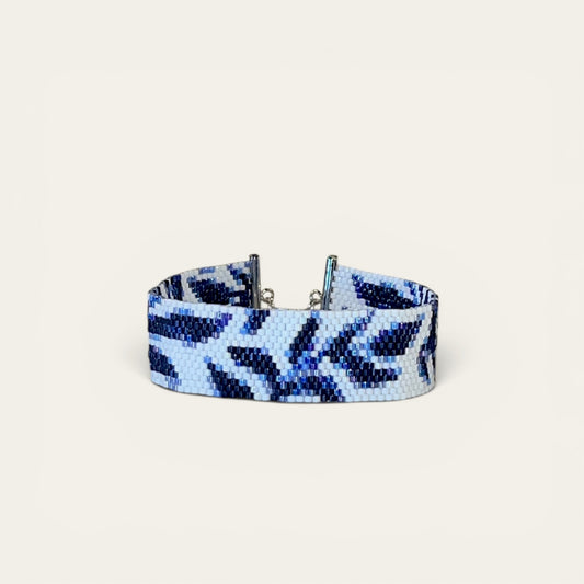 Armbånd i miyukiperler – Blå blade | Sara Engel