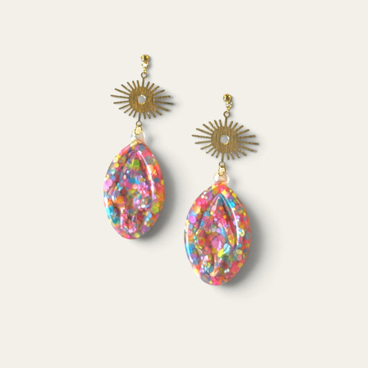 Ørestikkere med konfetti vulva – resin | Creatrivi