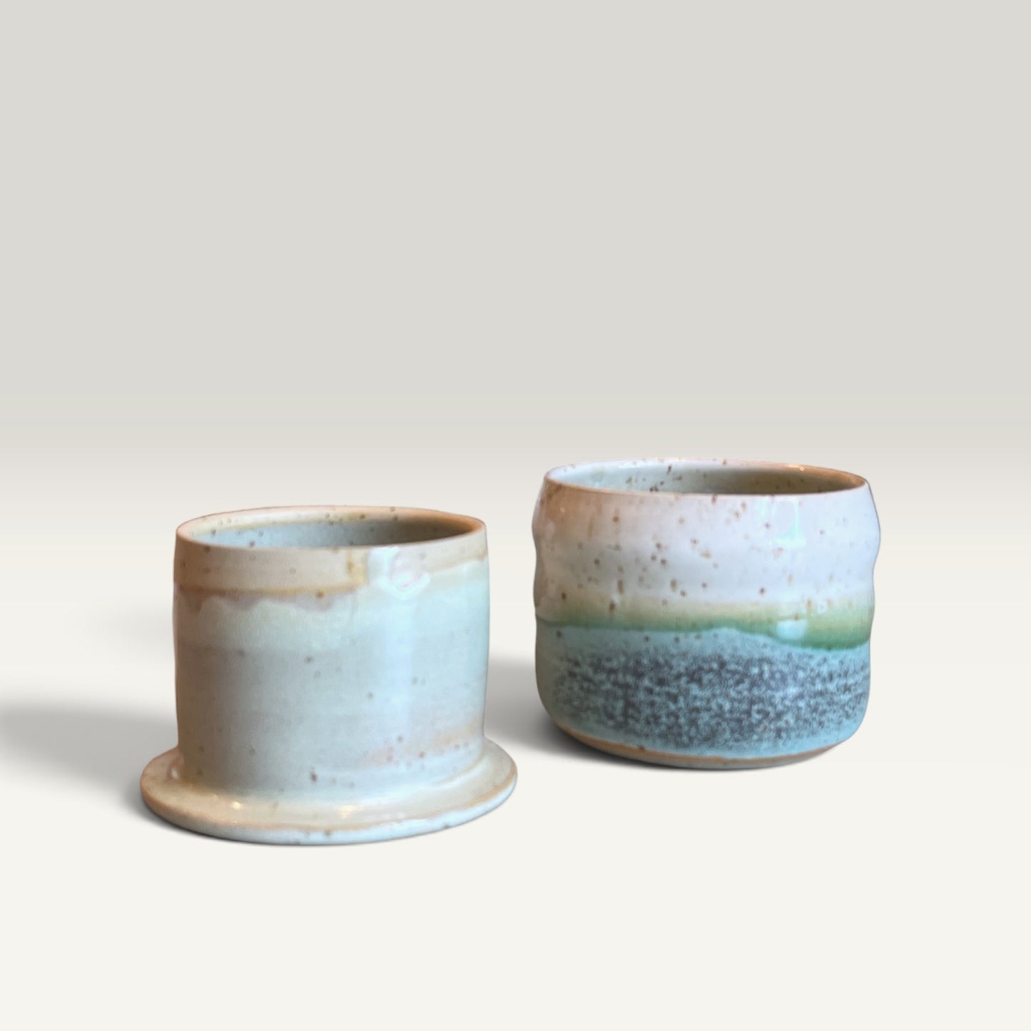 Smørklokke i grøn glasur – Håndlavet keramik af Clay by Hornstrup