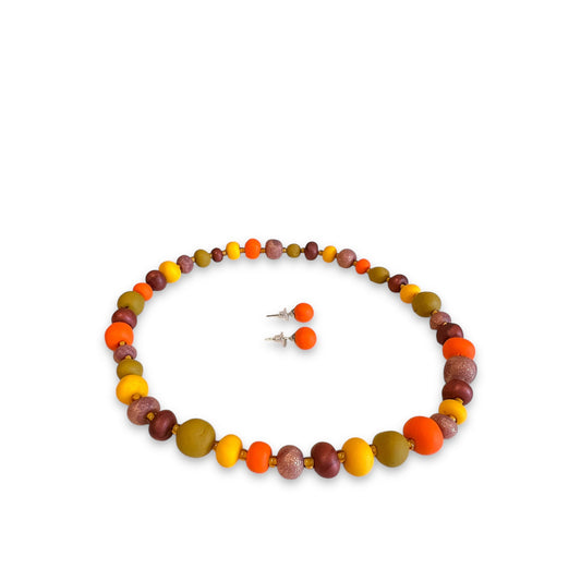 Halskæde og ørestikkere i håndlavede perler - Efterårs glimmer Aldrig2ens
