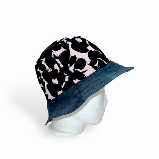 Bøllehat i abstraktstof str 56 HG Design