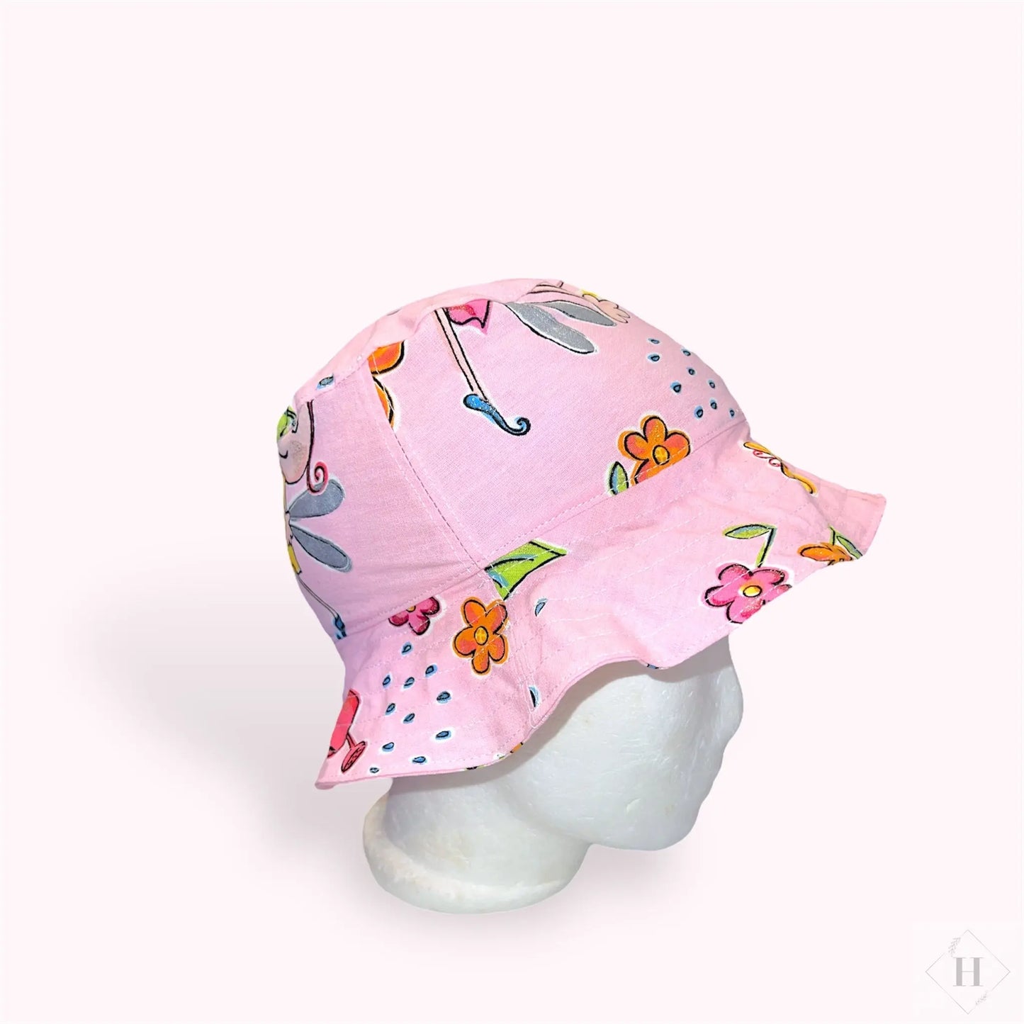 Bøllehat i lyserødt stof med feer str 52 HG Design