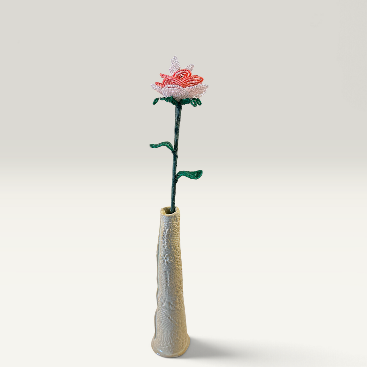 Rose i røde og klare glasperler – 41 cm | Sams Perlekrea