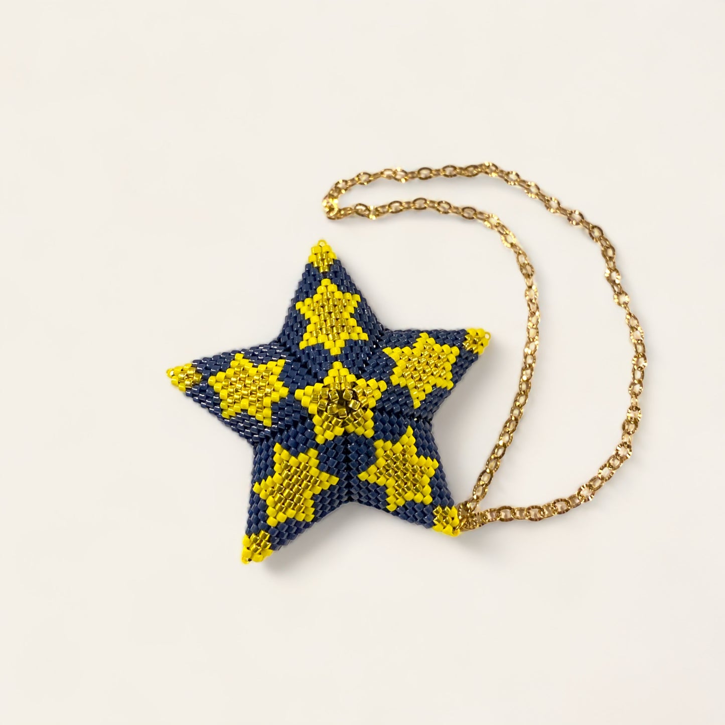 Stjerne ophæng af miyuki perler - stjerner/mørk blå