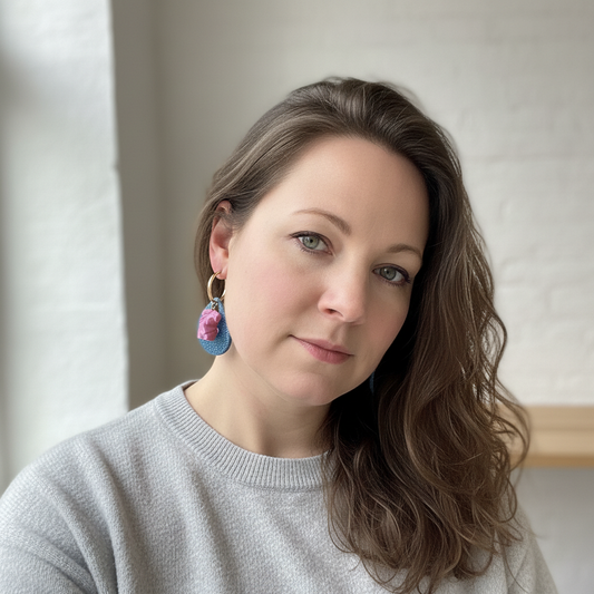 Statement øreringe - blå glimmer hoop