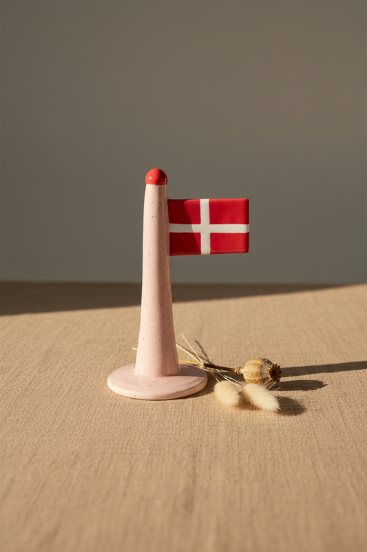 Keramikflag med lysørød glasur – hånddrejet, 13,5 cm – Karlines Keramik