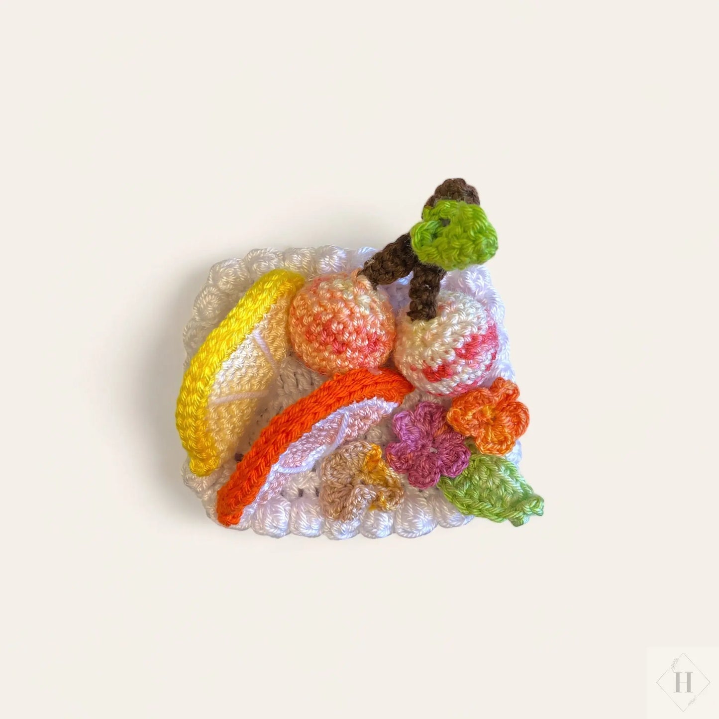 Hæklet legemad - flødekage (kirsebær) Håndlavet af