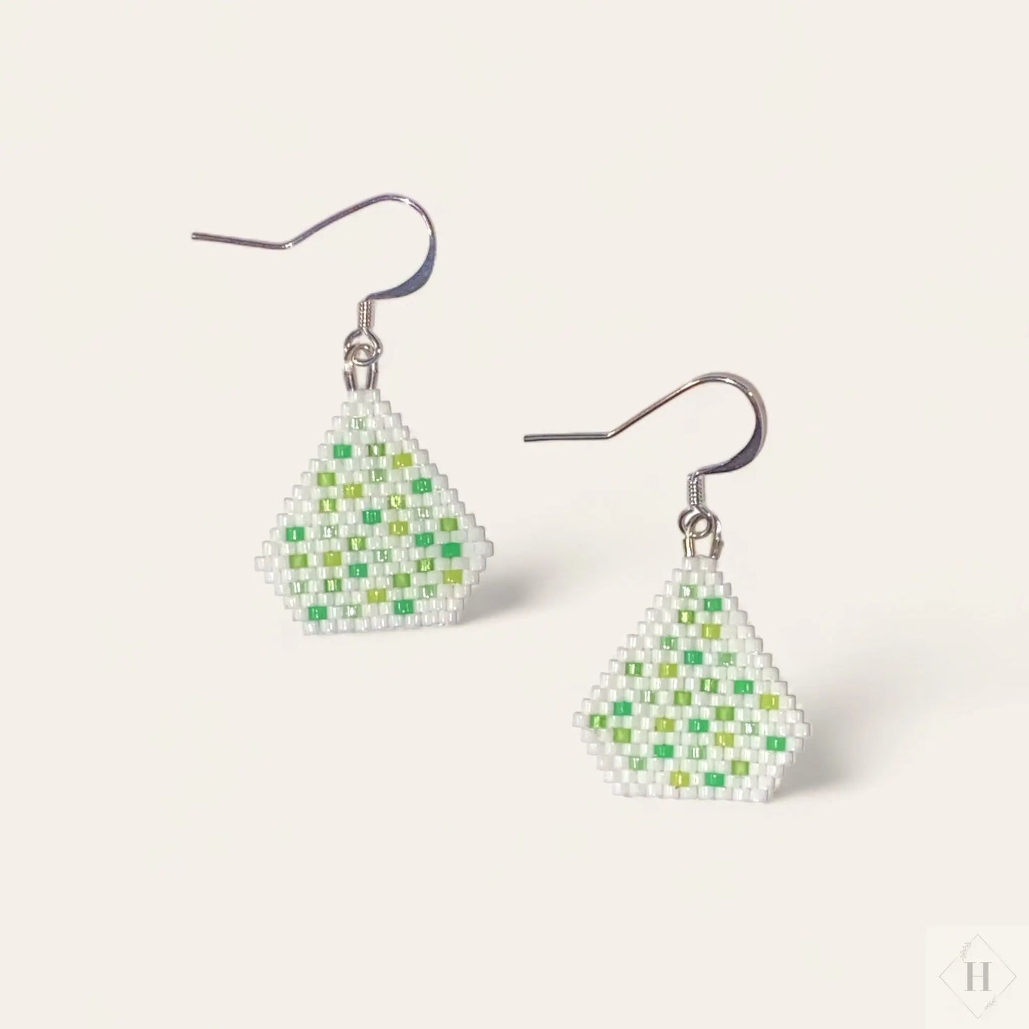 Ørering af miyuki perler - confetti grønne nuancer Sara Engel