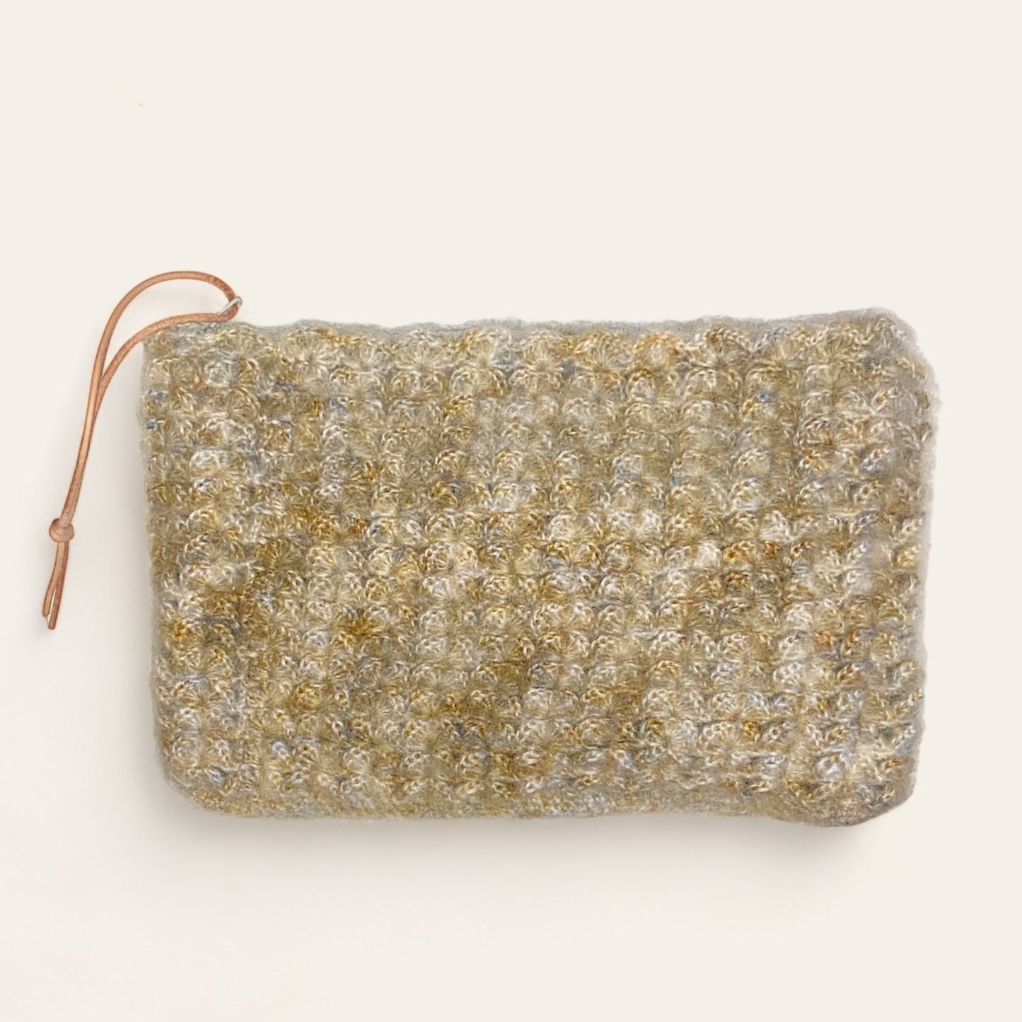 Stor pung/clutch i silk mohair - sand meleret
