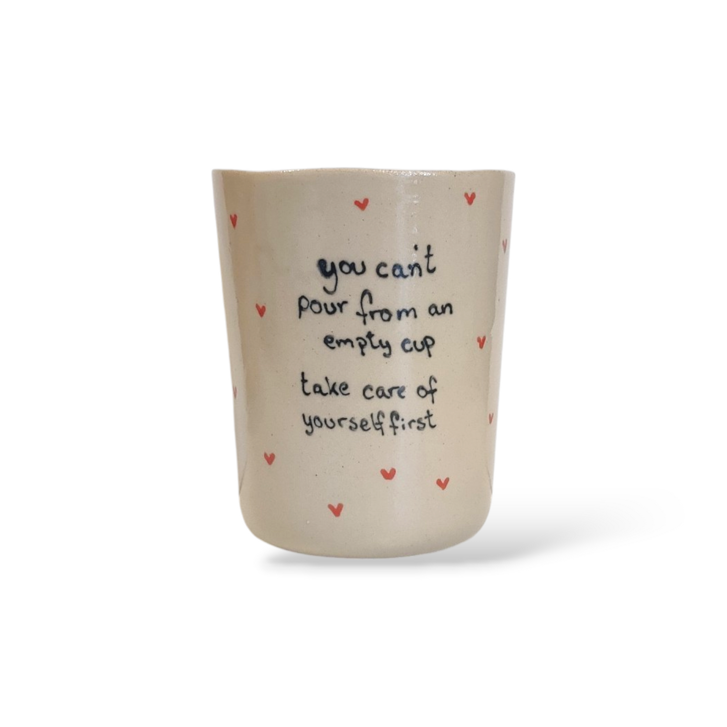 Stort krus uden hank - små hjerter og tekst