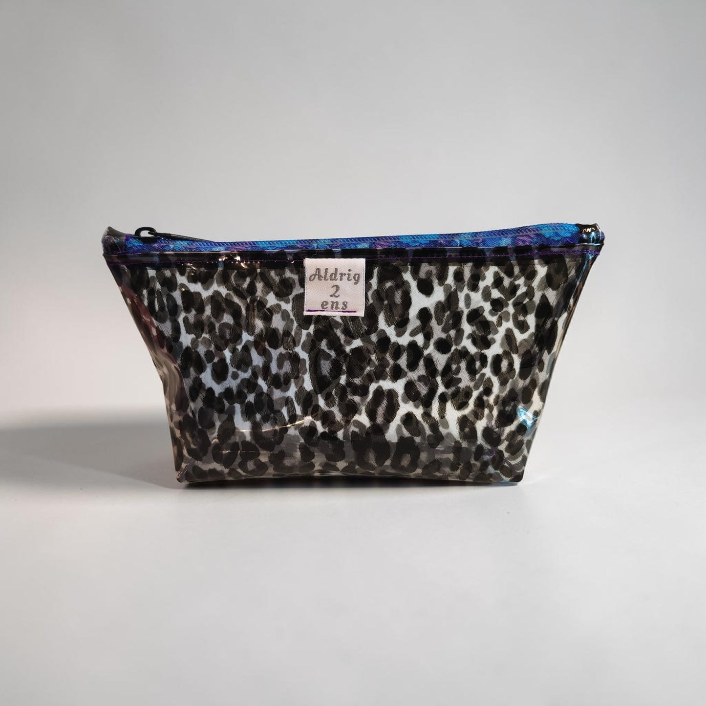 Penalhus/toilettaske i vinyl- M. Sort Leopard print