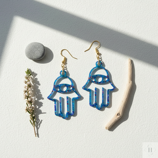 Stylede håndlavede Hamsa-øreringe i transparent blå resin - nyt forsøg