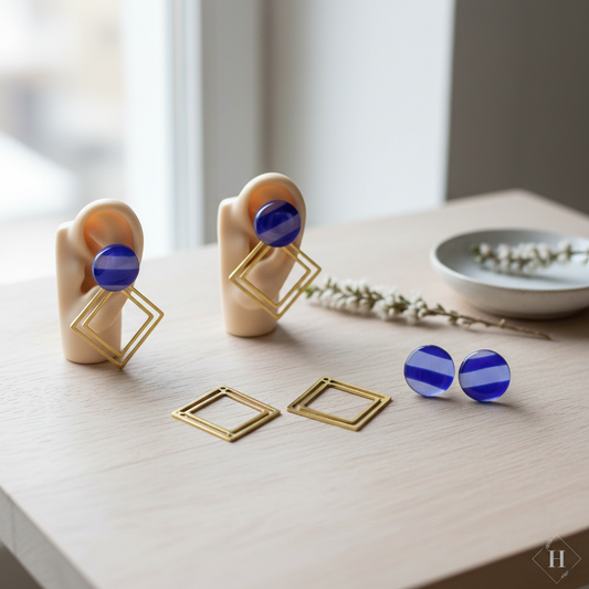 Stylede håndlavede multi-øreringe i blå/lilla med messingstykke