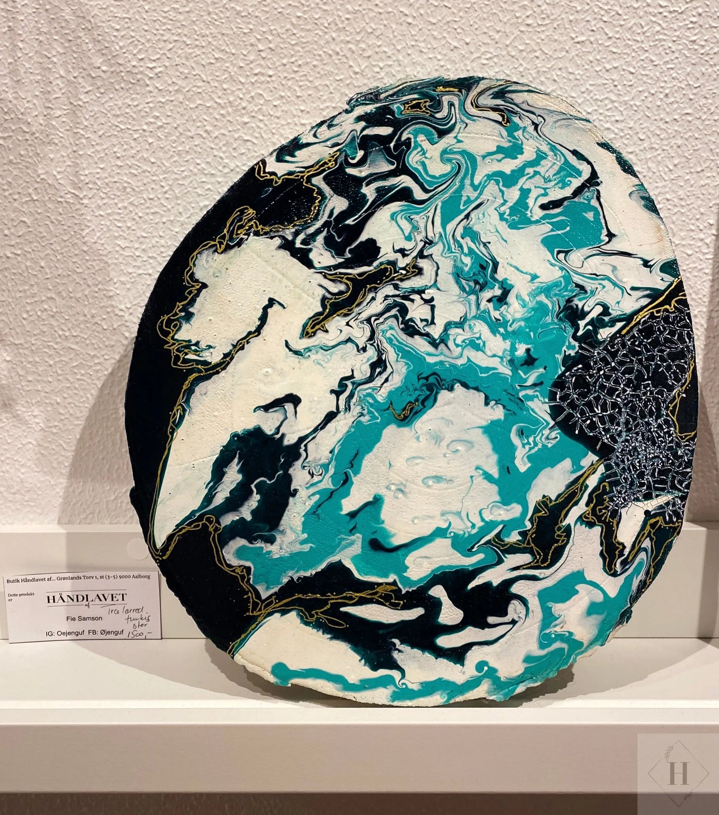 Acrylic pour og posca på træ stor Fie Samson