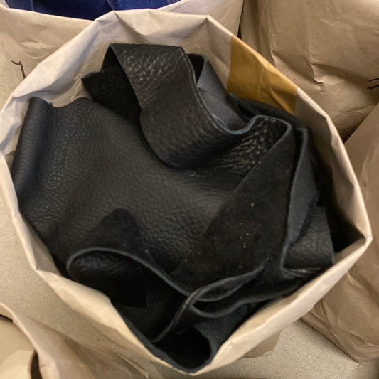 1 kg møbellæder og skind - reststykker Unika Nord