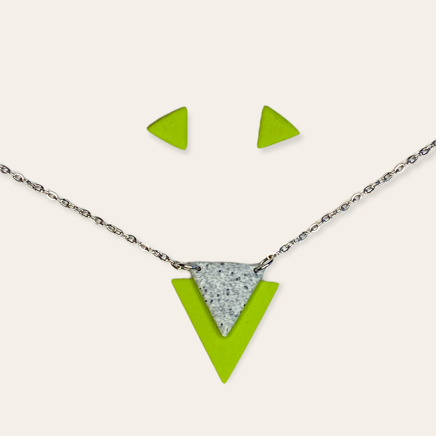 Sæt med halskæde og ørestikkere - 80er stil Creatrivi