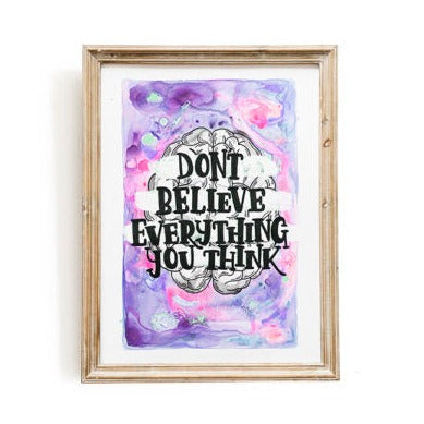 Statement plakat - Don't belive everything you think (lilla) Nanna Nør