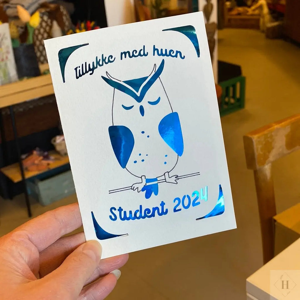 Student 2024 - tillykke med huen (blå) Charlottes keramik-mak