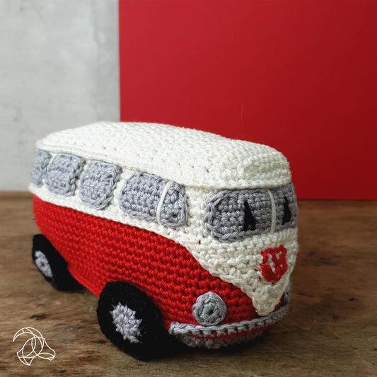 Hæklekit i bomuld – retro-minibus i rød | Hardicraft