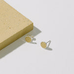 Indlæs billede til gallerivisning Ørestikkere i beton - lys gul (Sterling sølv) Hartgut
