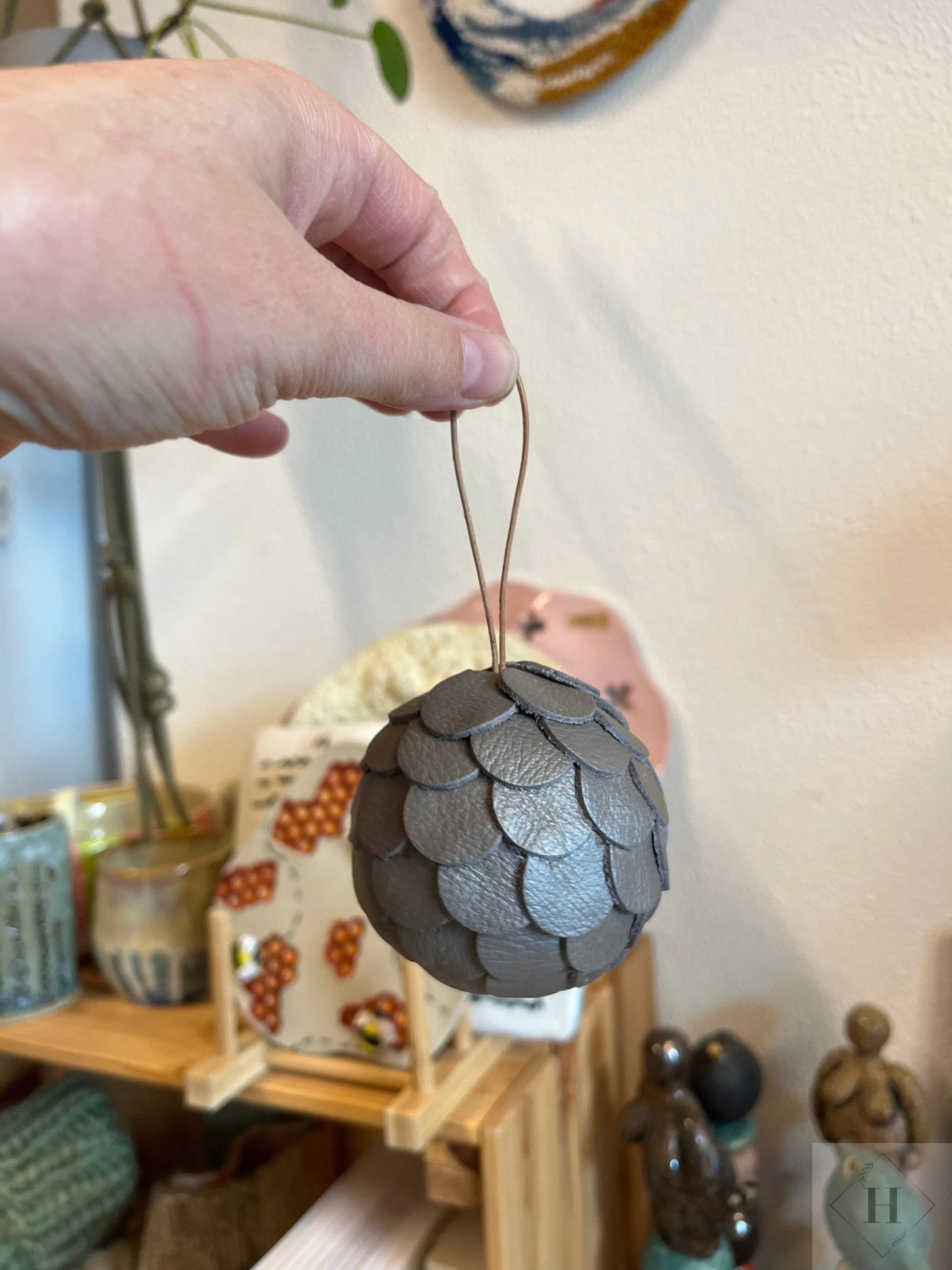 Kugle i læder - mellem (flere farver) Unika Nord